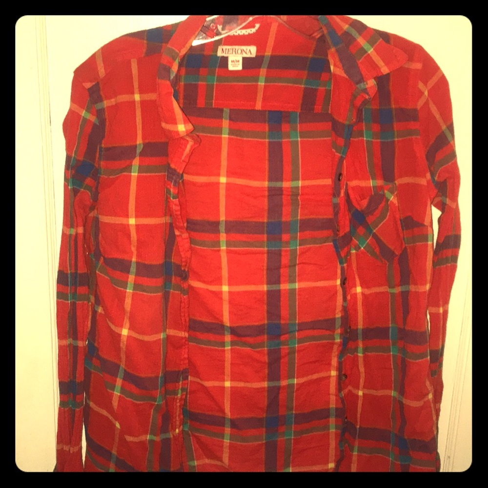 Lightweight plaid top